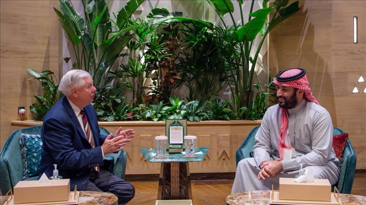 لقاء الرياض.. ولي العهد السعودي يبحث مع ليندسي غراهام أبرز ملفات المنطقة وترسيم التطورات الإقليمية